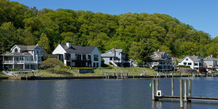 Why Lakefront Property Attracts Homeowners Looking for Multi-Season Recreation