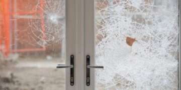 What Happens When You Delay Storm Door Glass Replacement in Busy Entrances