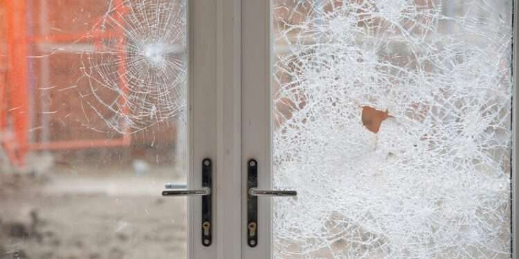 What Happens When You Delay Storm Door Glass Replacement in Busy Entrances