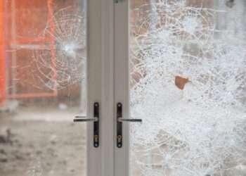 What Happens When You Delay Storm Door Glass Replacement in Busy Entrances